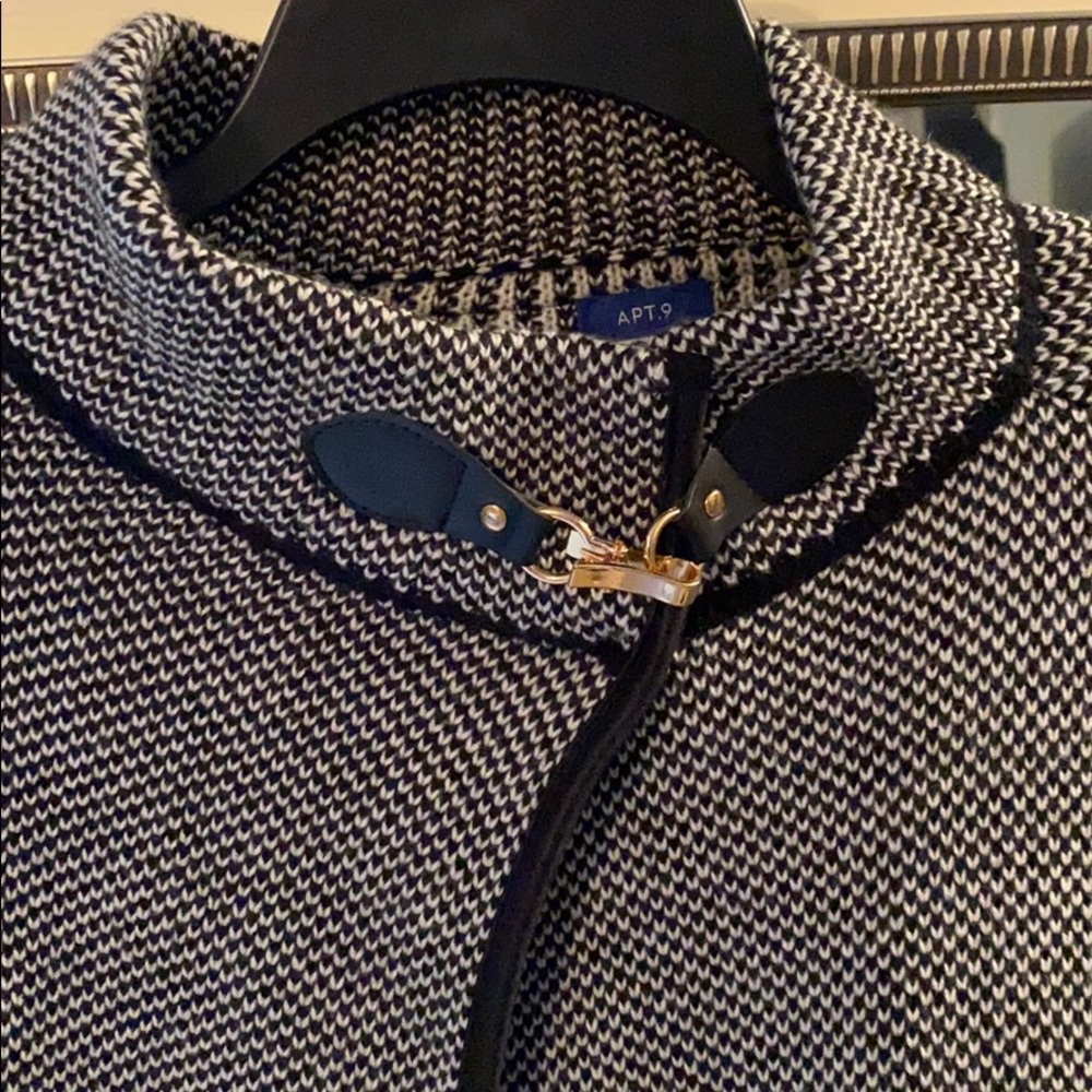 Cape/wrap - Picture 3 of 4